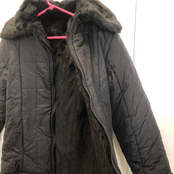 Black reversible jacket - Waterproof fabric - reverses to faux fur. - Picture 2 of 7